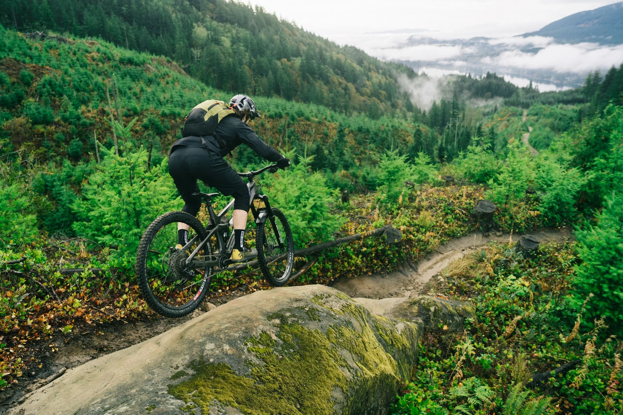 Syncline 12L Bike Hydration Backpack - Image 10