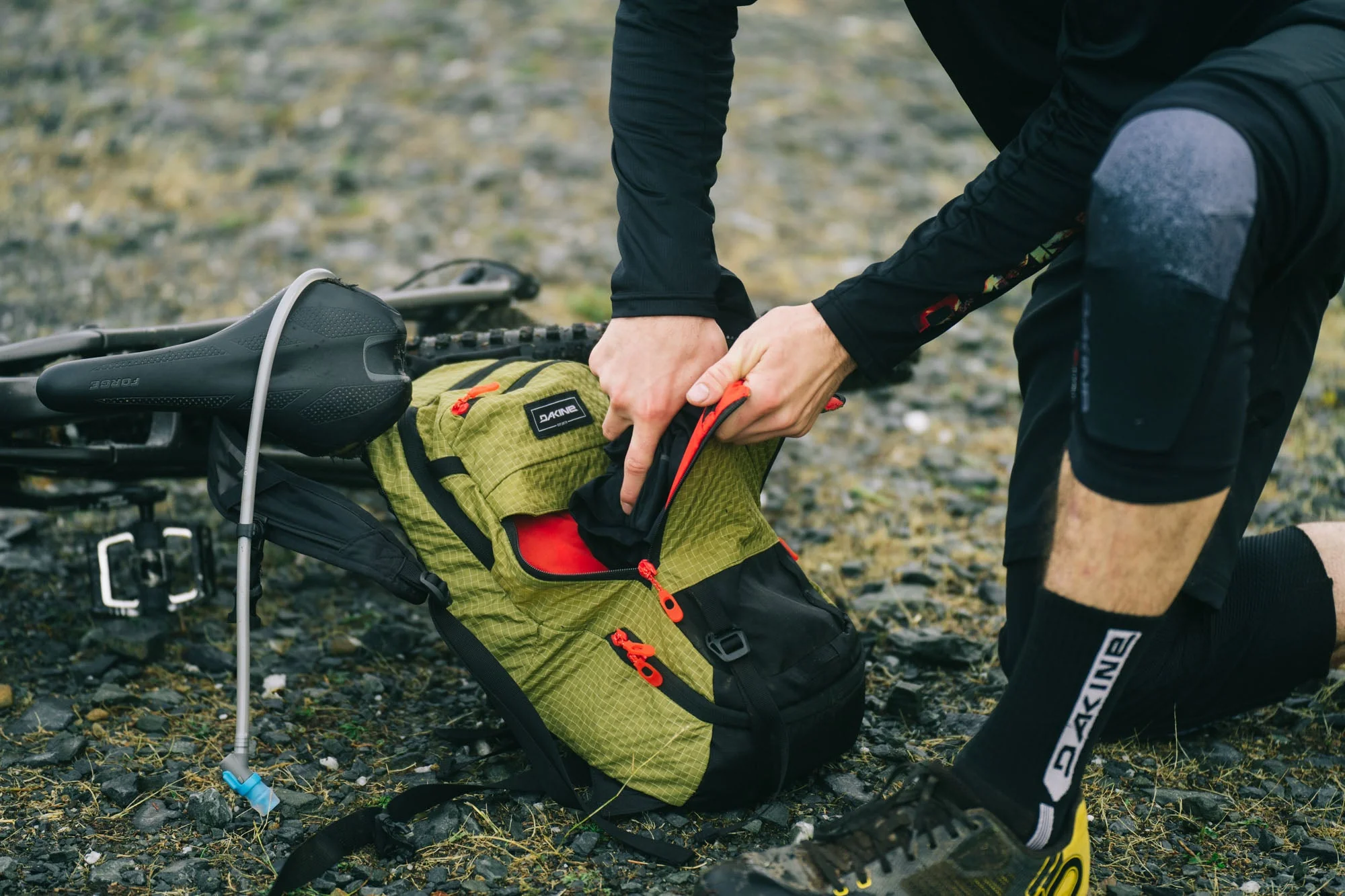 Syncline 12L Bike Hydration Backpack - Image 9